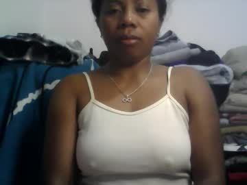 aicha_boobs