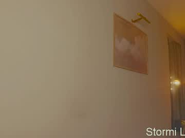 stormi_light